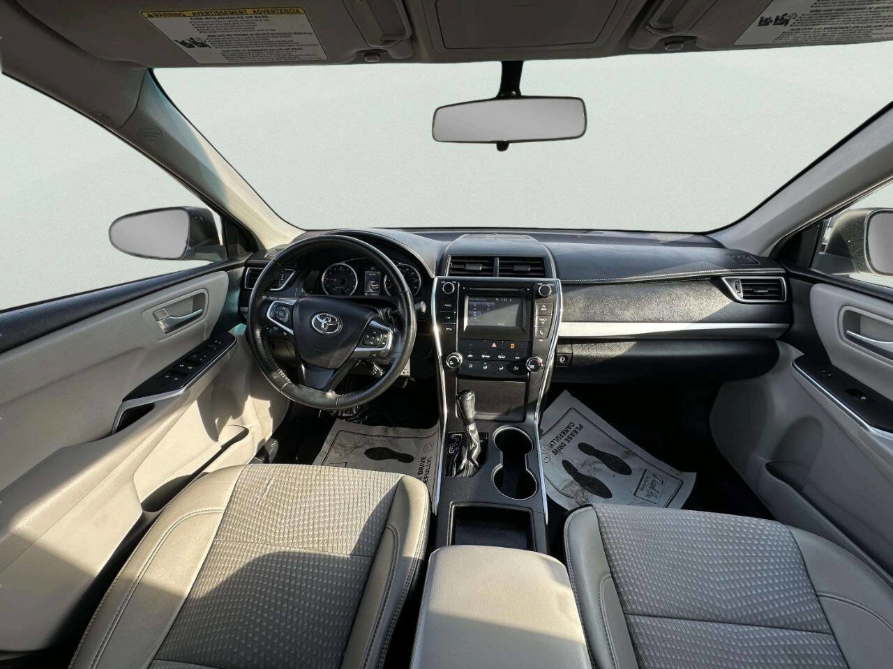 Used 2015 Toyota Camry SE FWD image 18