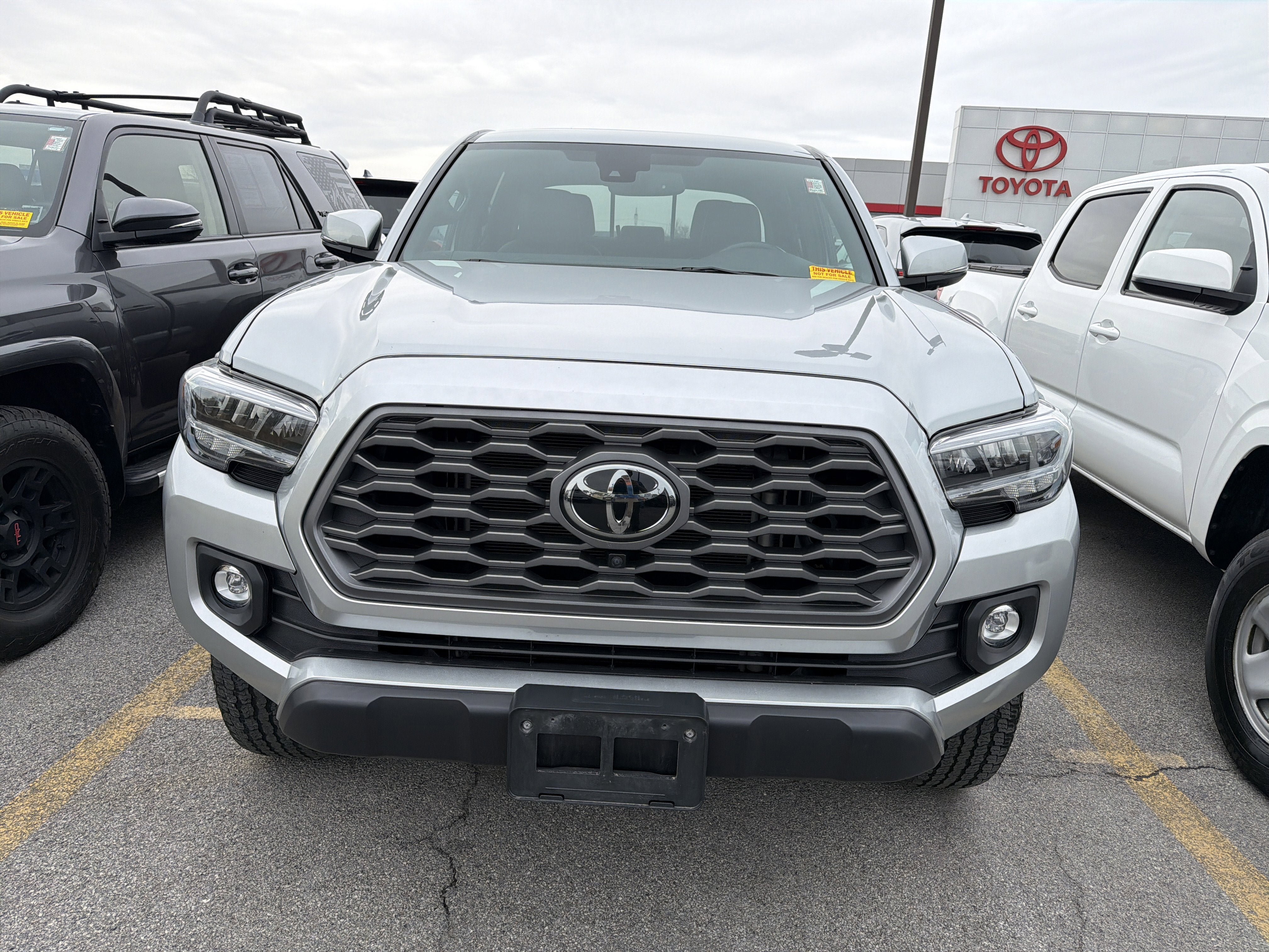 Used 2023 Toyota Tacoma TRD Off-Road w/ TRD Premium Off Road Package AWD/4WD image 3
