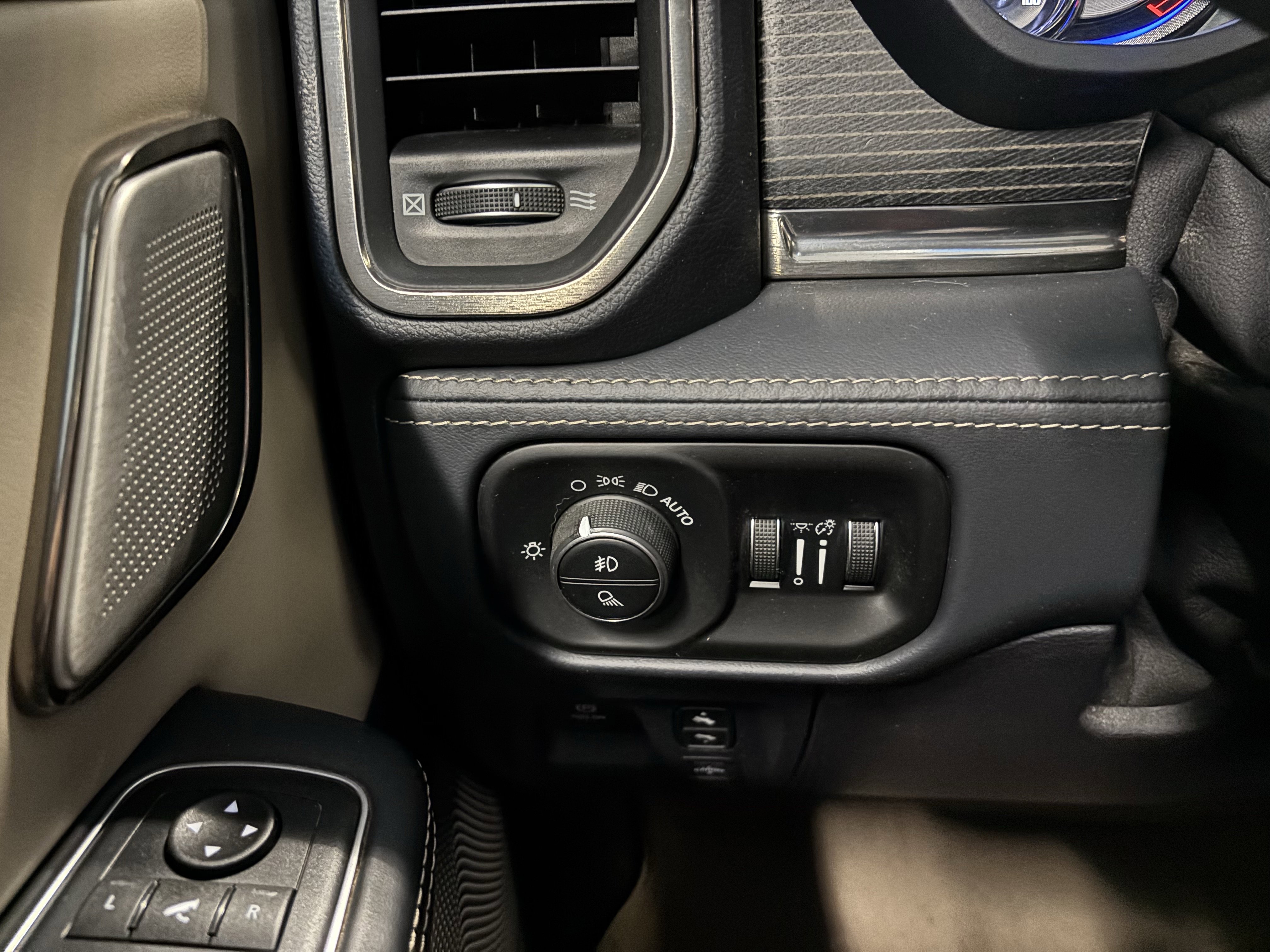 Used 2020 RAM 1500 Limited image 28