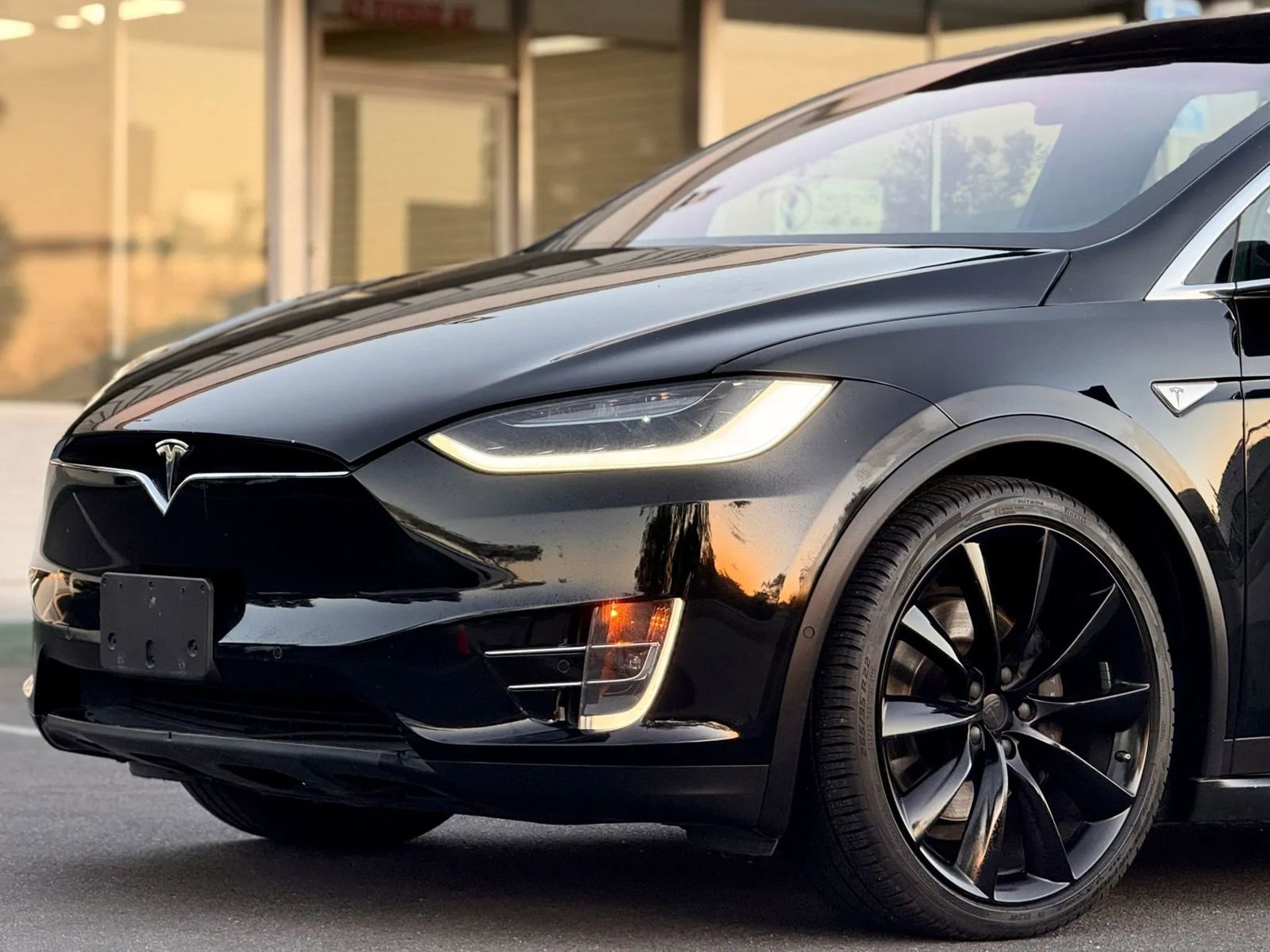Used 2016 Tesla Model X 90D image 4