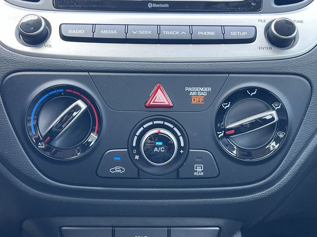 Used 2022 Hyundai Accent SE image 12