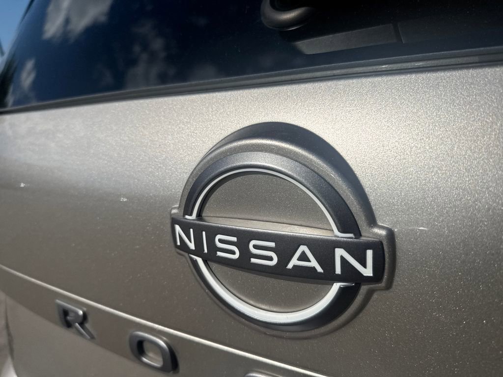 Used 2025 Nissan Rogue Platinum w/ Platinum Premium Package FWD image 40