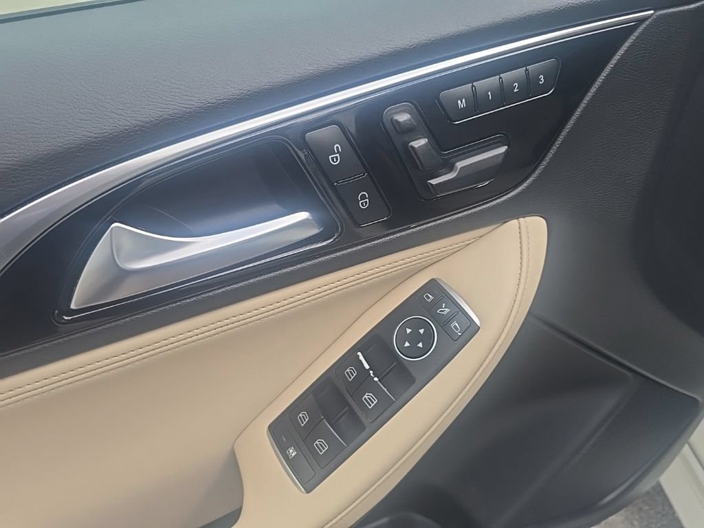 Used 2019 INFINITI QX30 w/ Navigation Package FWD image 13