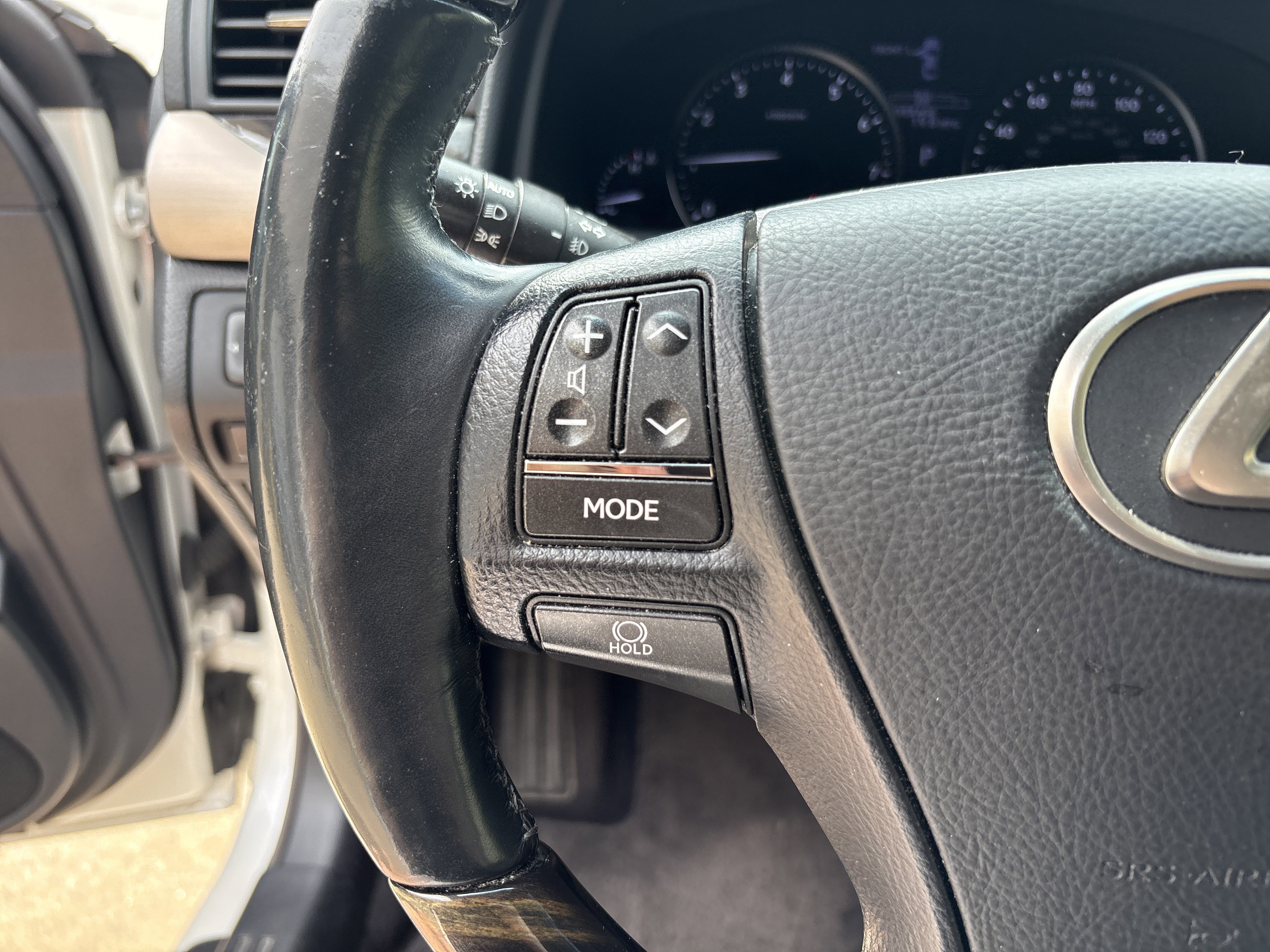 Used 2013 Lexus LS 460 AWD w/ Comfort Pkg image 19