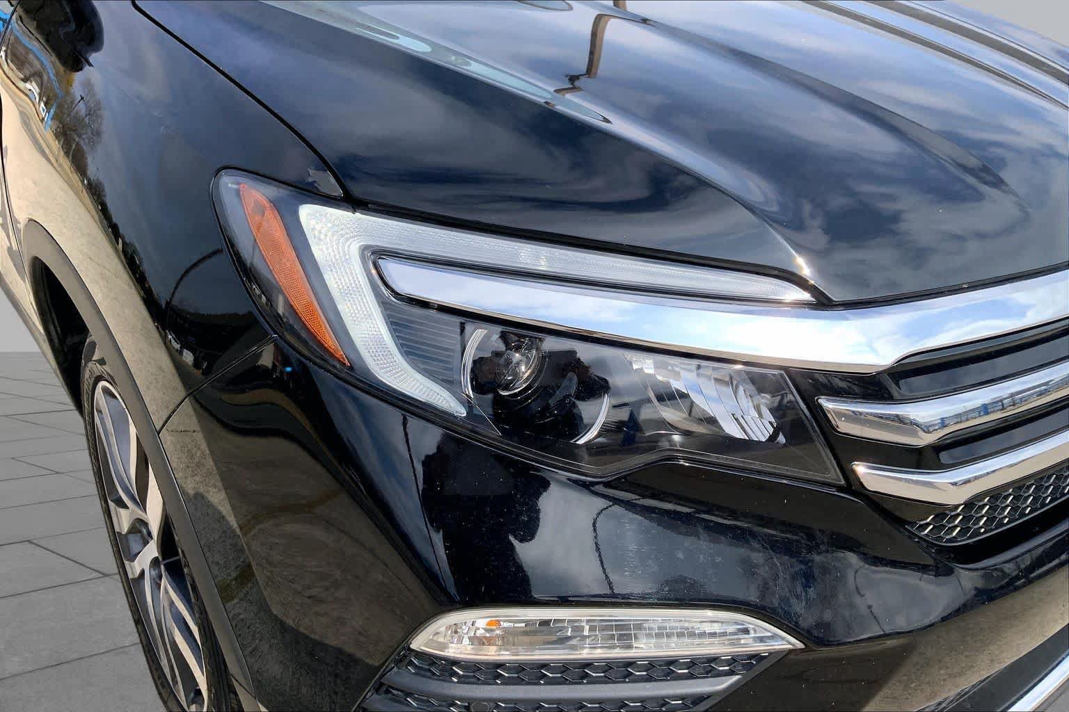 Certified 2017 Honda Pilot Elite image 28