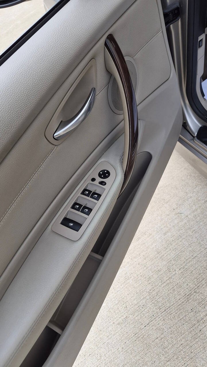 Used 2010 BMW 135i Convertible RWD image 30