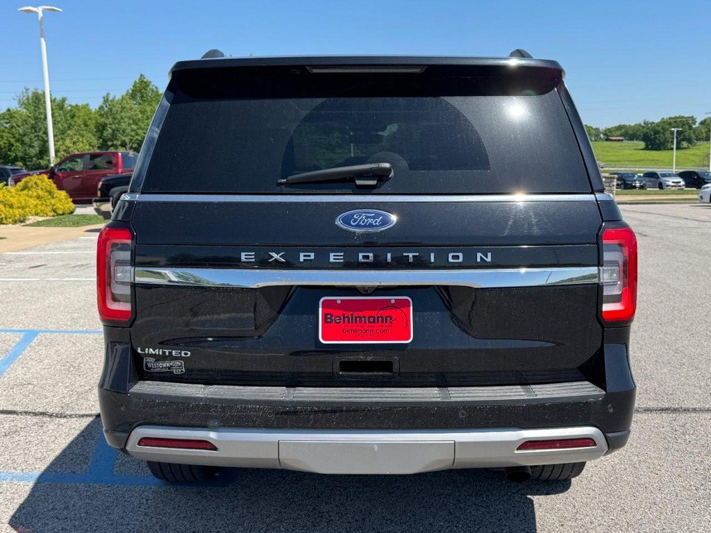 Used 2023 Ford Expedition Limited AWD/4WD image 5