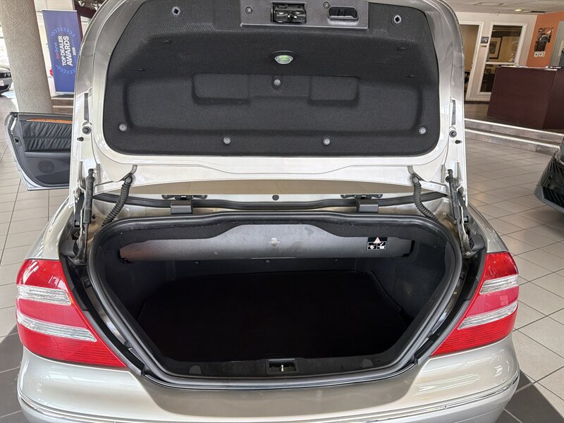 Used 2005 Mercedes-Benz CLK 500 Cabriolet image 24