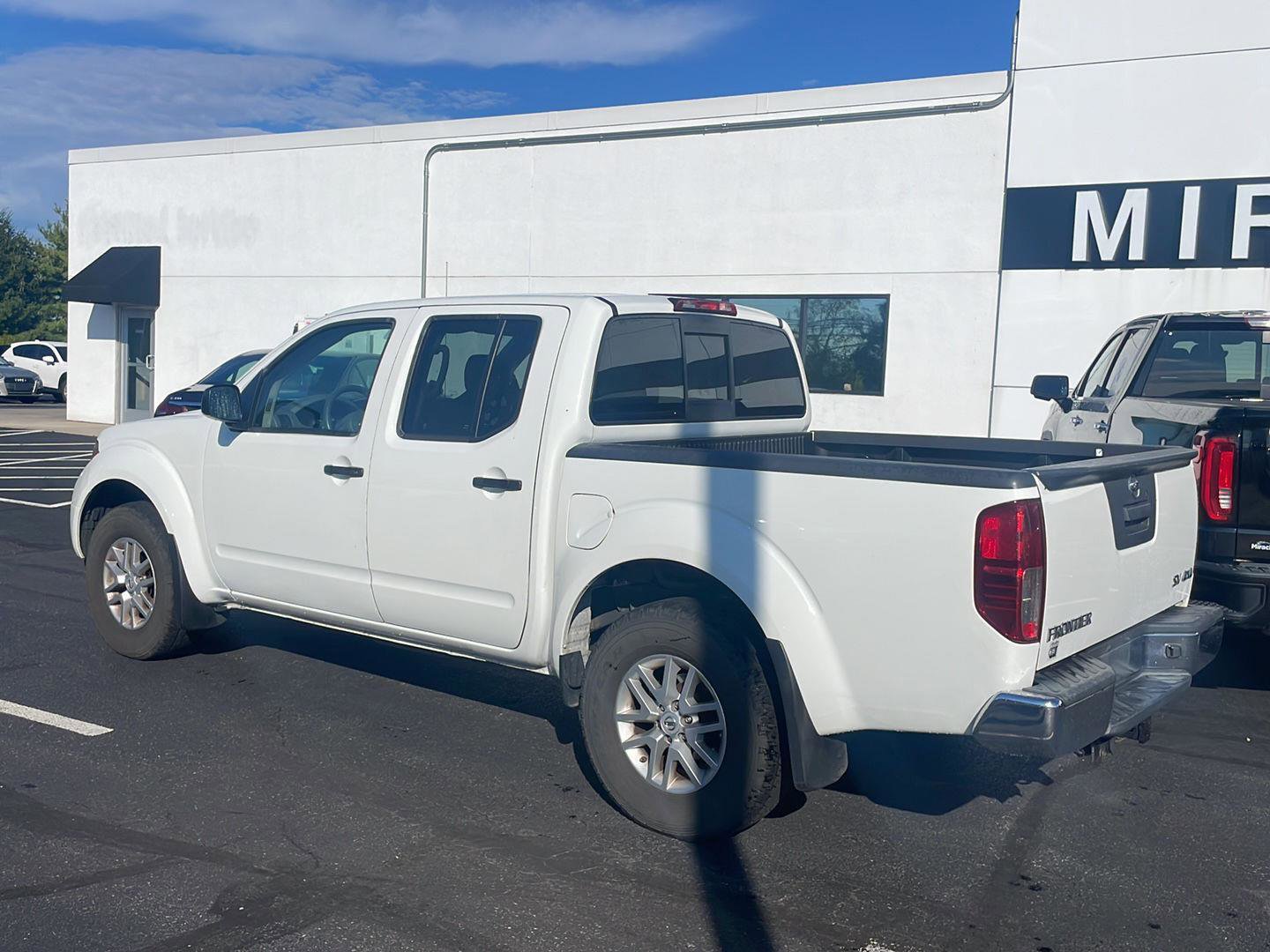 Used 2019 Nissan Frontier SV image 3