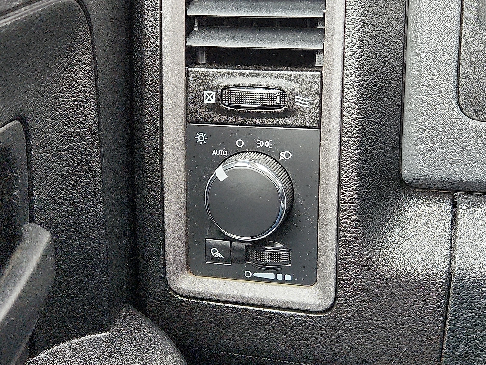 Used 2014 RAM 2500 Tradesman w/ Chrome Appearance Group AWD/4WD image 15