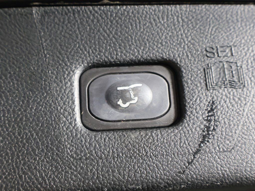 Used 2023 Ford Edge SEL w/ Convenience Package image 17