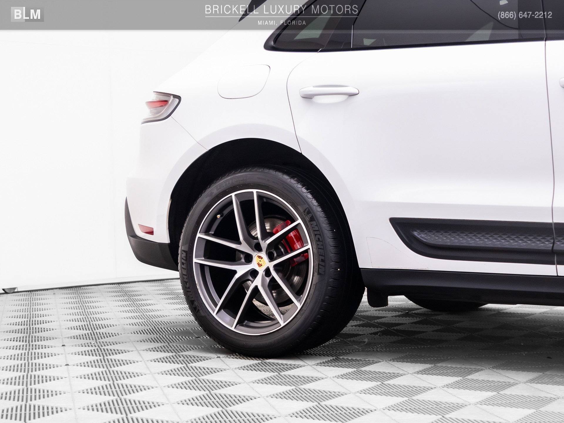 Used 2023 Porsche Macan S AWD/4WD image 32