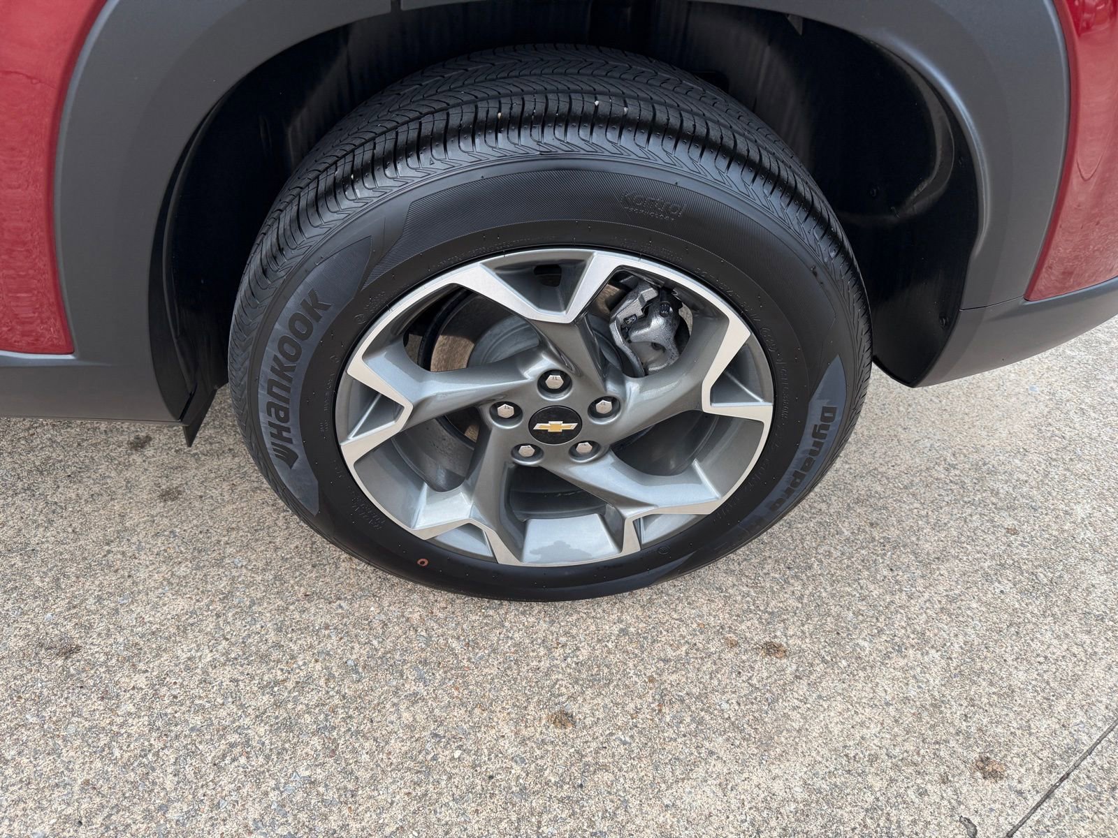 Used 2025 Chevrolet Trax LT FWD image 9