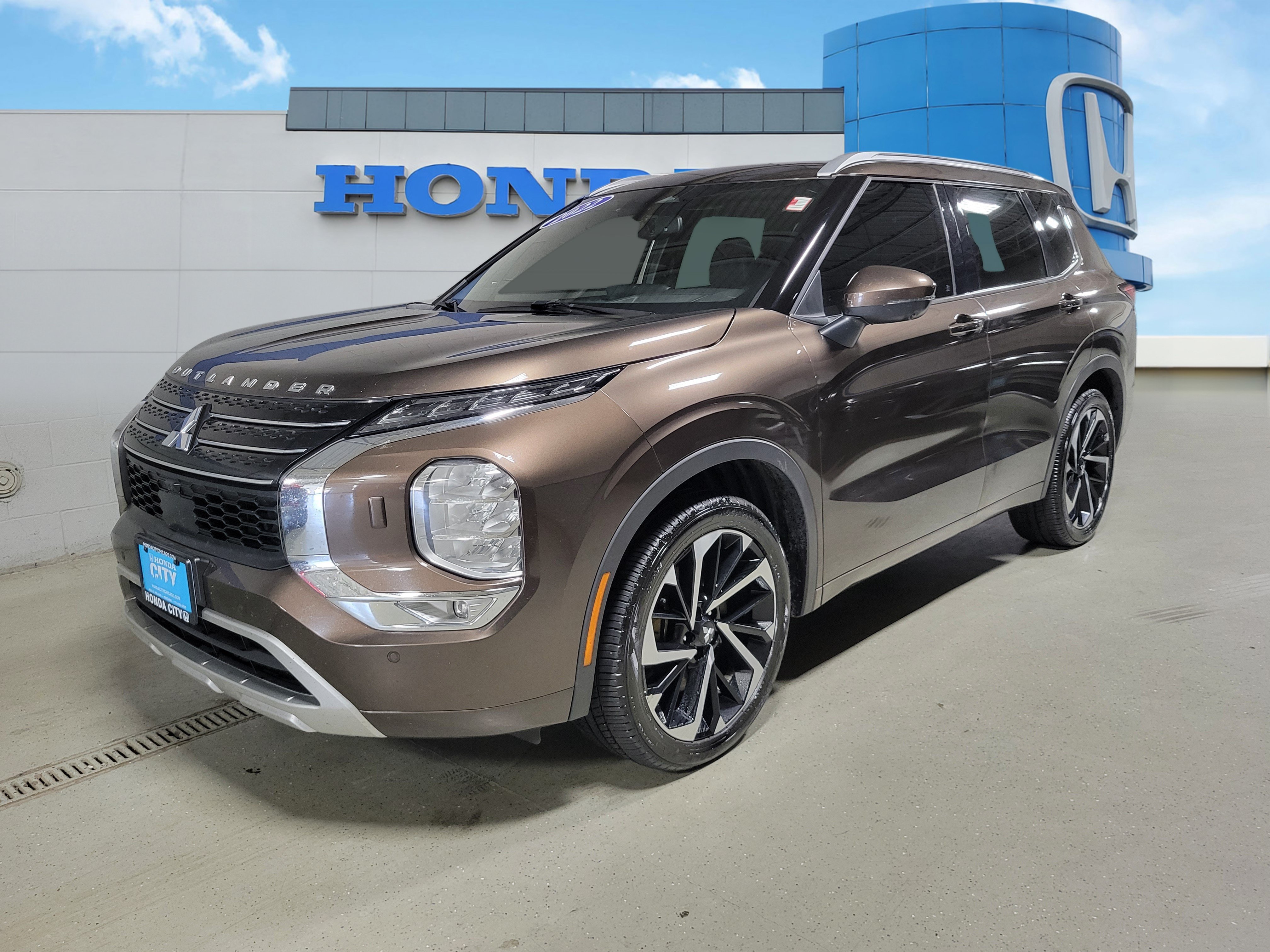Used 2022 Mitsubishi Outlander SEL AWD/4WD image 2