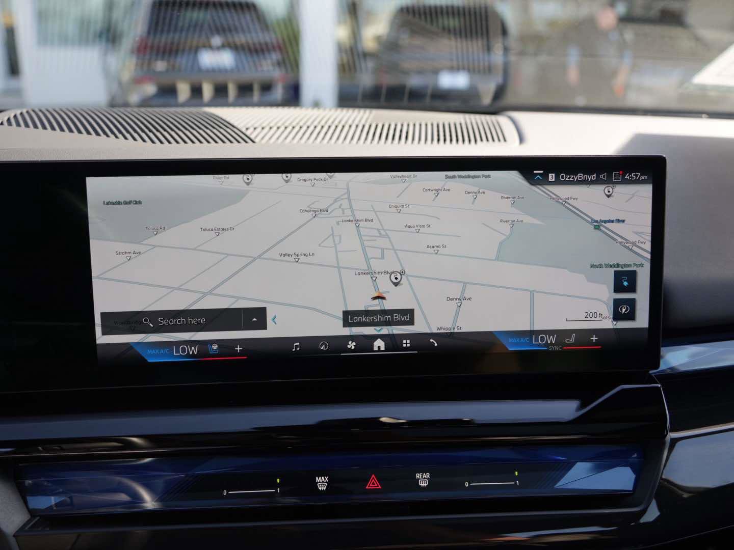 Used 2025 BMW i5 xDrive40 w/ Executive Package image 18