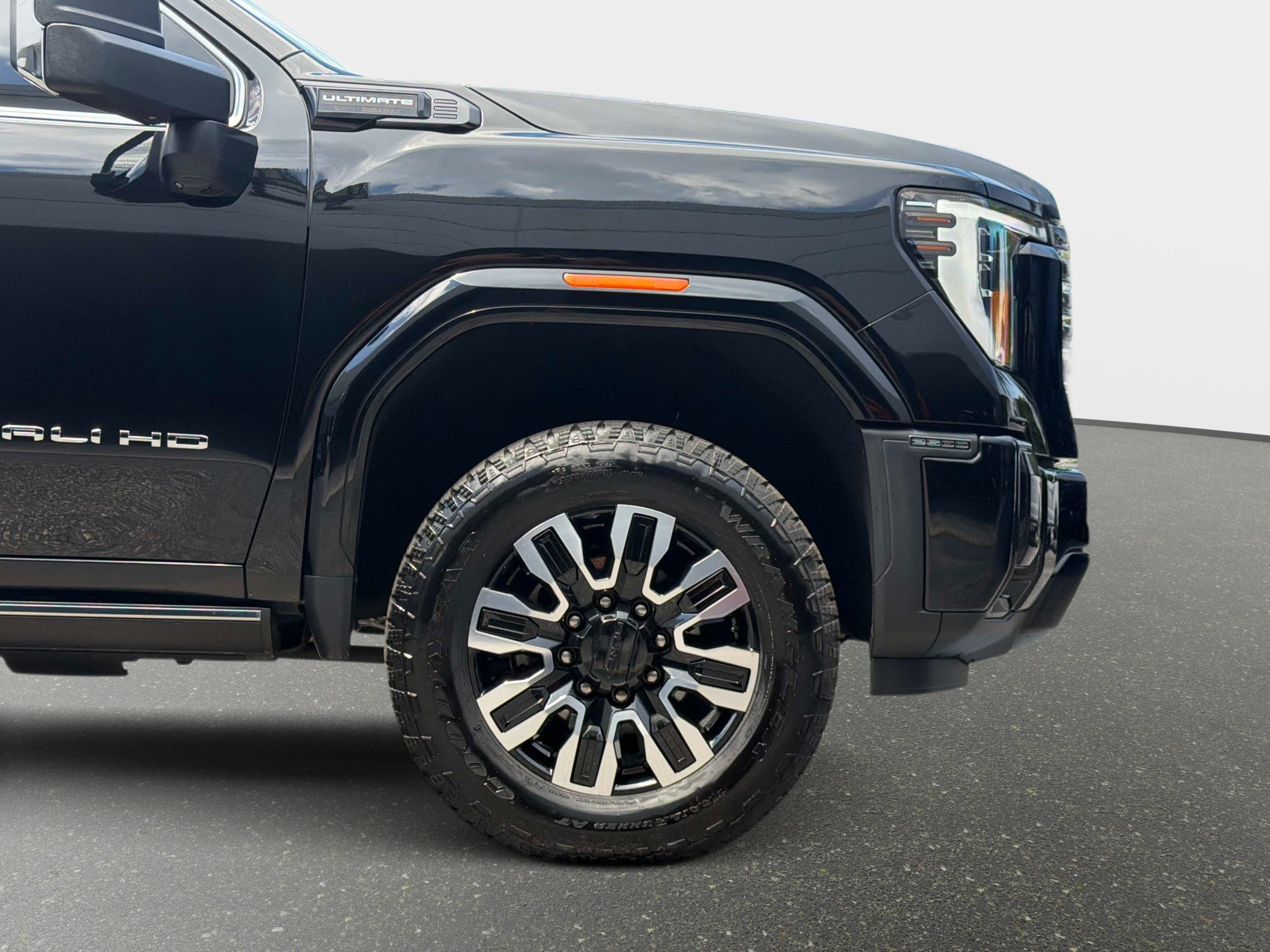 Used 2025 GMC Sierra 2500 Denali Ultimate w/ Max Trailering Package AWD/4WD image 3