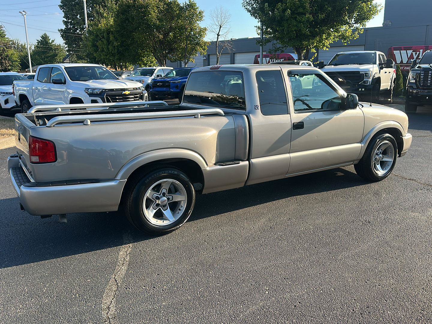 Used 2001 GMC Sonoma SLS w/ Hot Looks Pkg RWD image 3