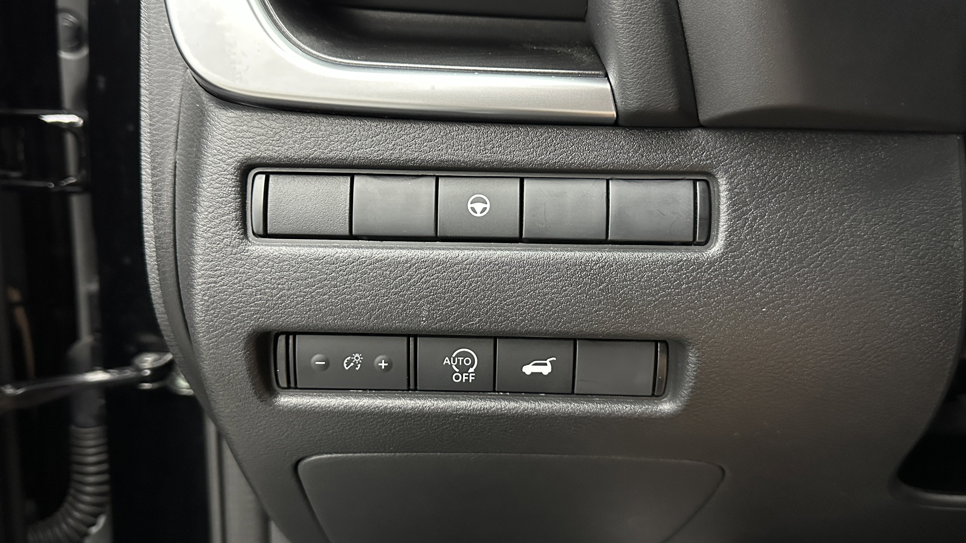 Used 2025 Nissan Rogue SV image 23