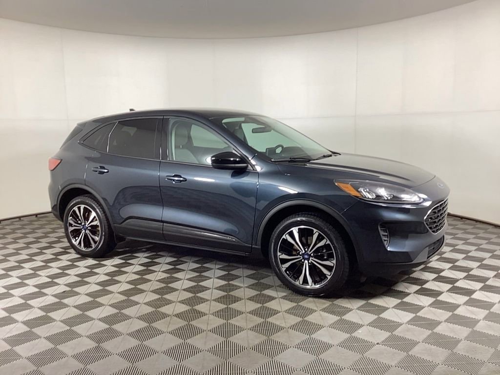 Used 2022 Ford Escape SE w/ SE Sport Appearance Package