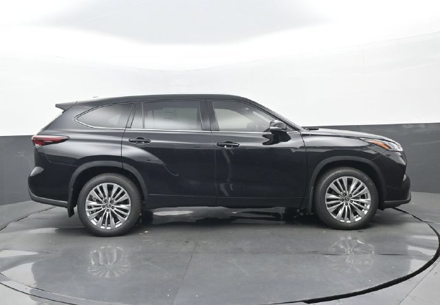 New 2026 Toyota Highlander Platinum AWD/4WD image 2