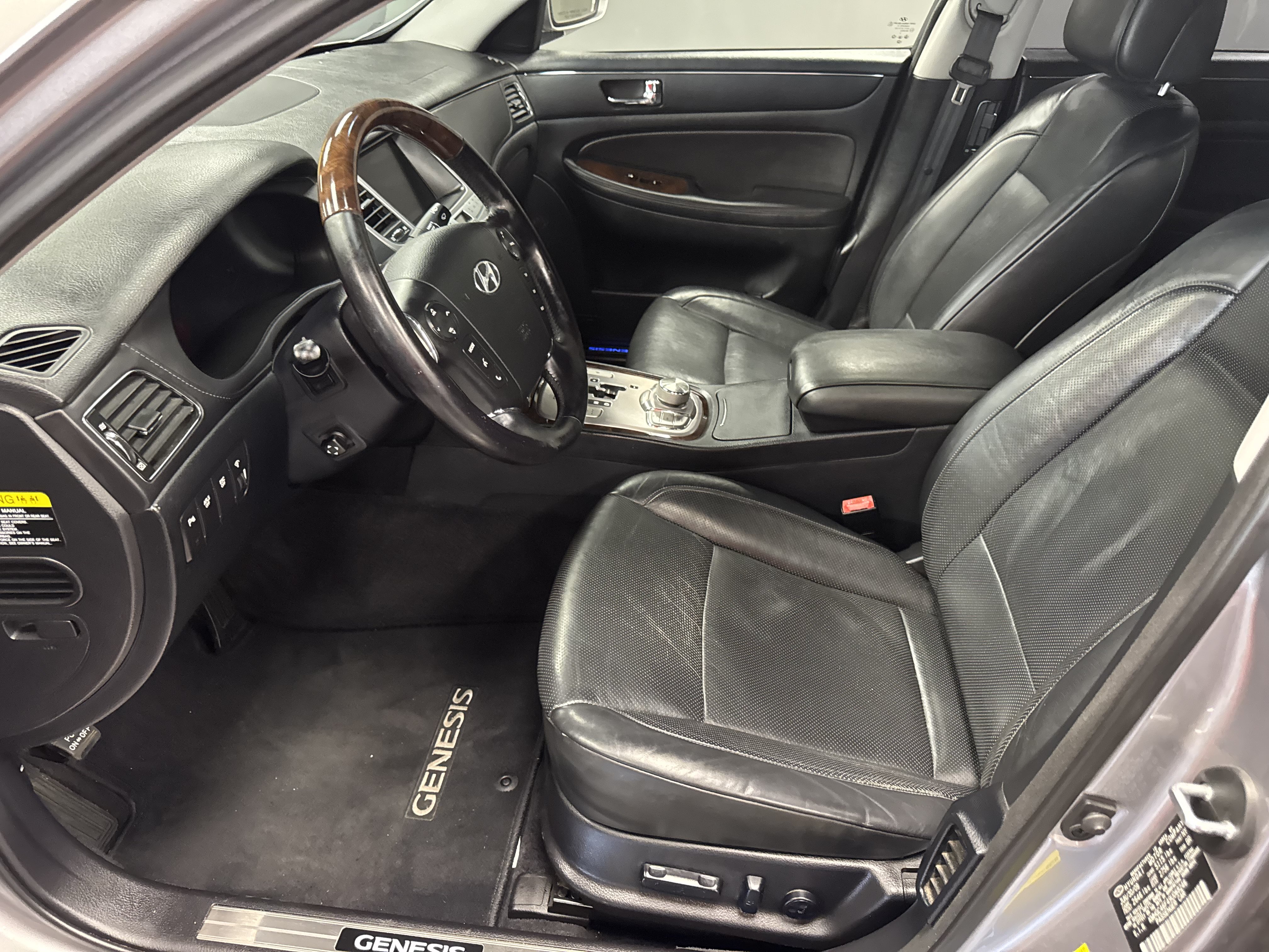 Used 2009 Hyundai Genesis 4.6 w/ Technology Pkg 5 RWD image 8