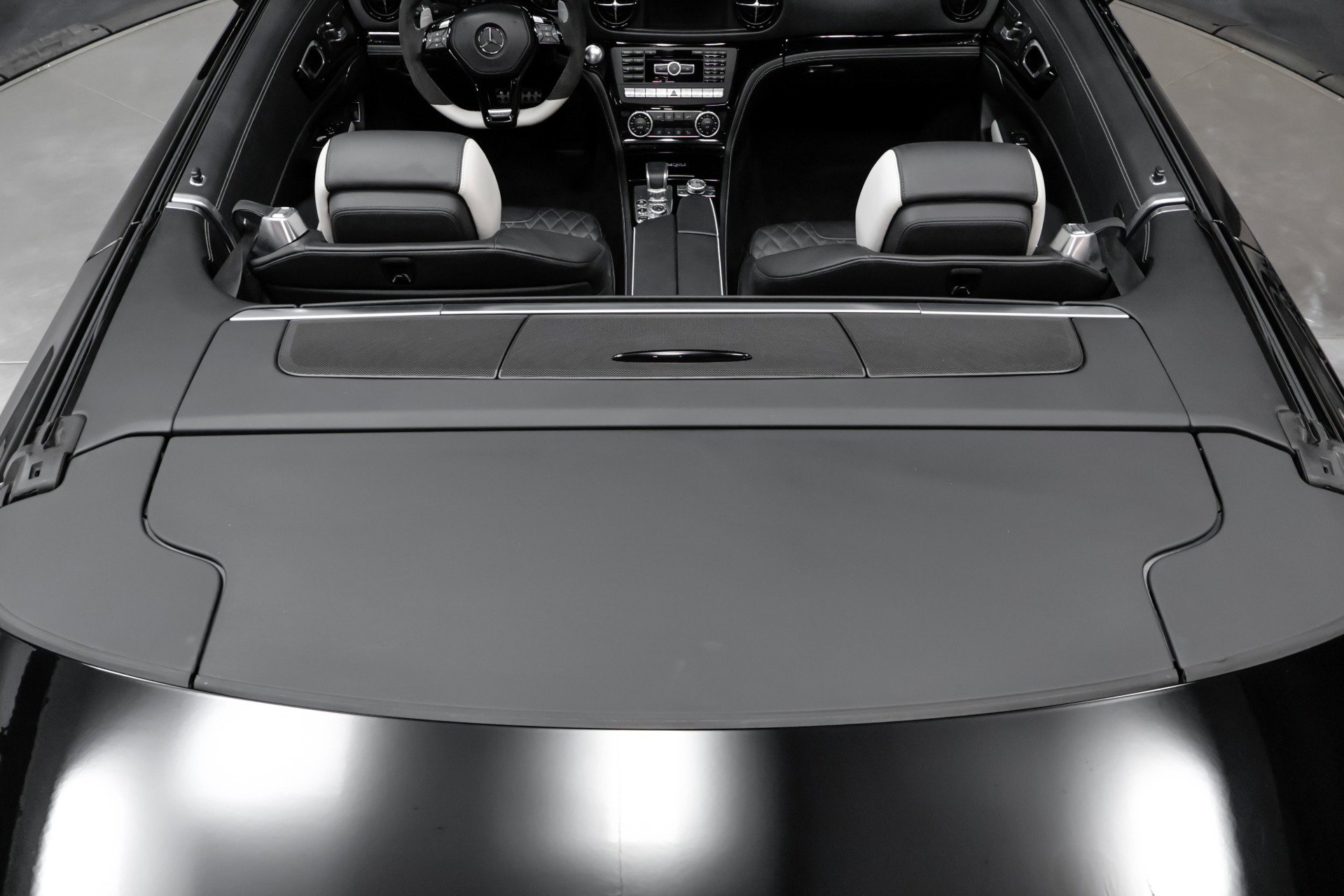 Used 2015 Mercedes-Benz SL 63 AMG w/ Driver Assistance Package image 29