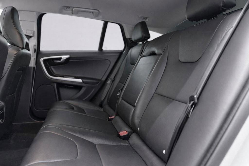 Used 2017 Volvo V60 T5 Cross Country w/ Convenience Package image 24