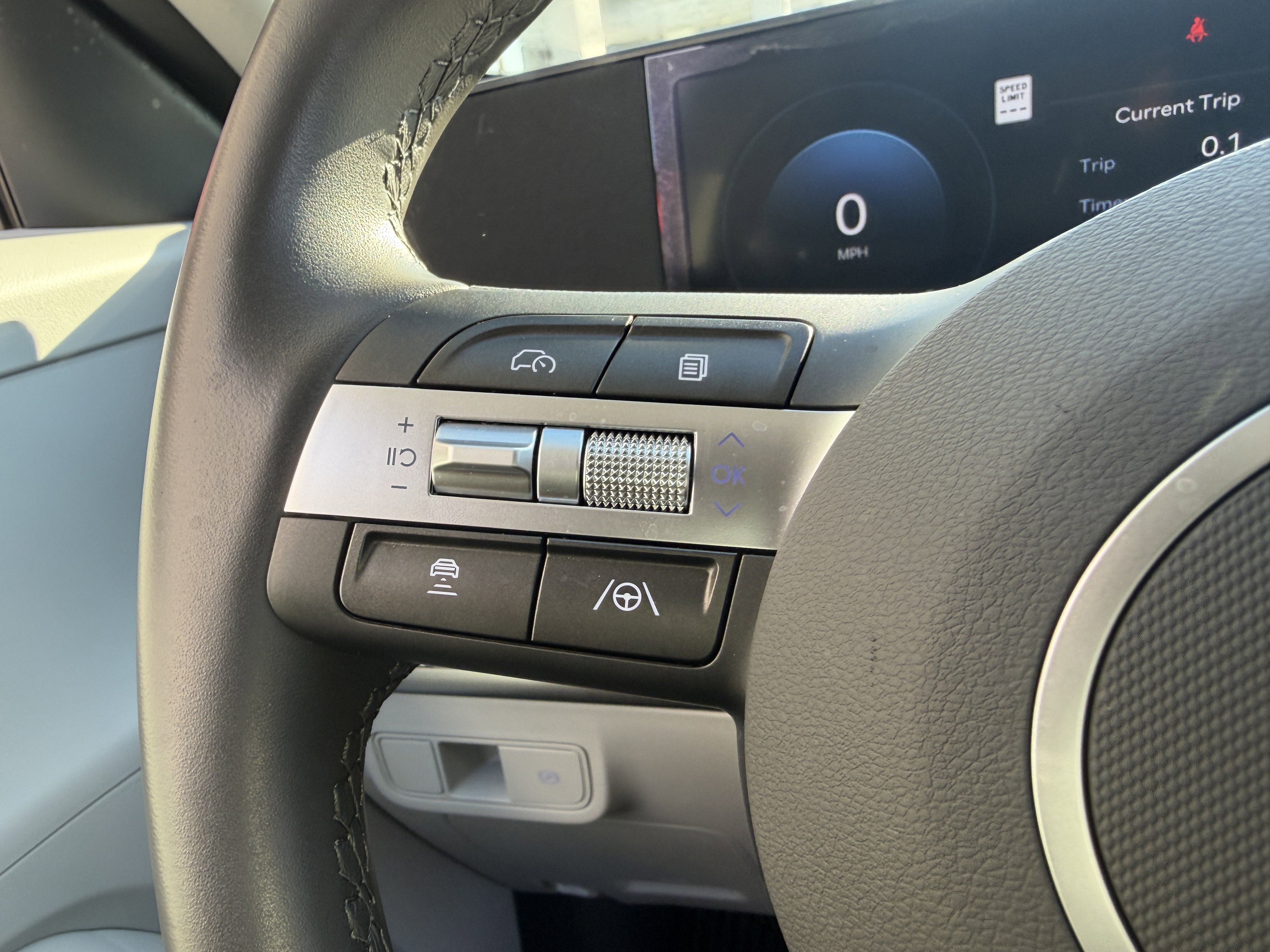 Certified 2025 Hyundai Kona SEL image 30