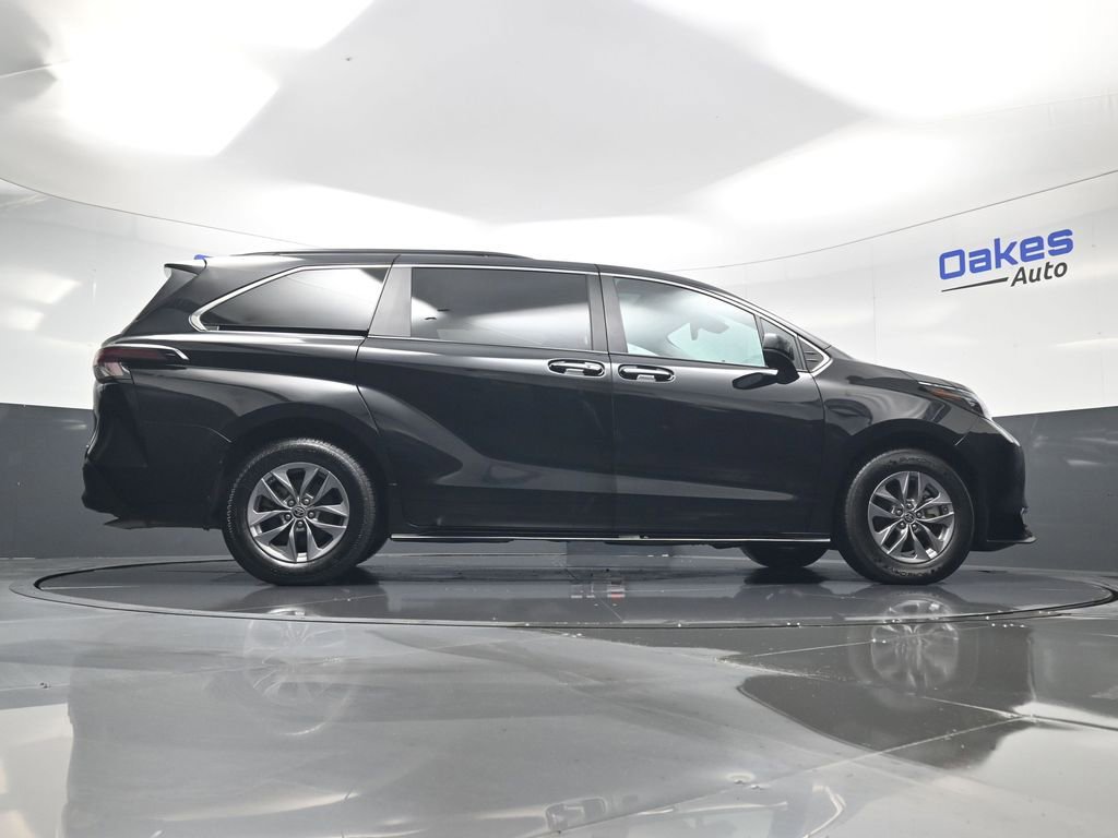 Used 2024 Toyota Sienna XLE image 47