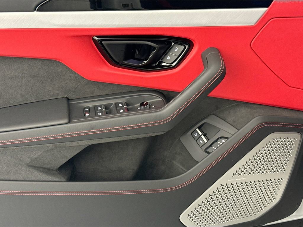 Used 2025 Lamborghini Urus SE image 18