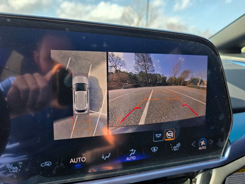 New 2025 Chevrolet Equinox EV LT image 14