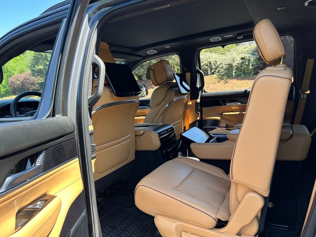 Used 2024 Jeep Grand Wagoneer Series III w/ Rear Seat Video Group 1 AWD/4WD image 48