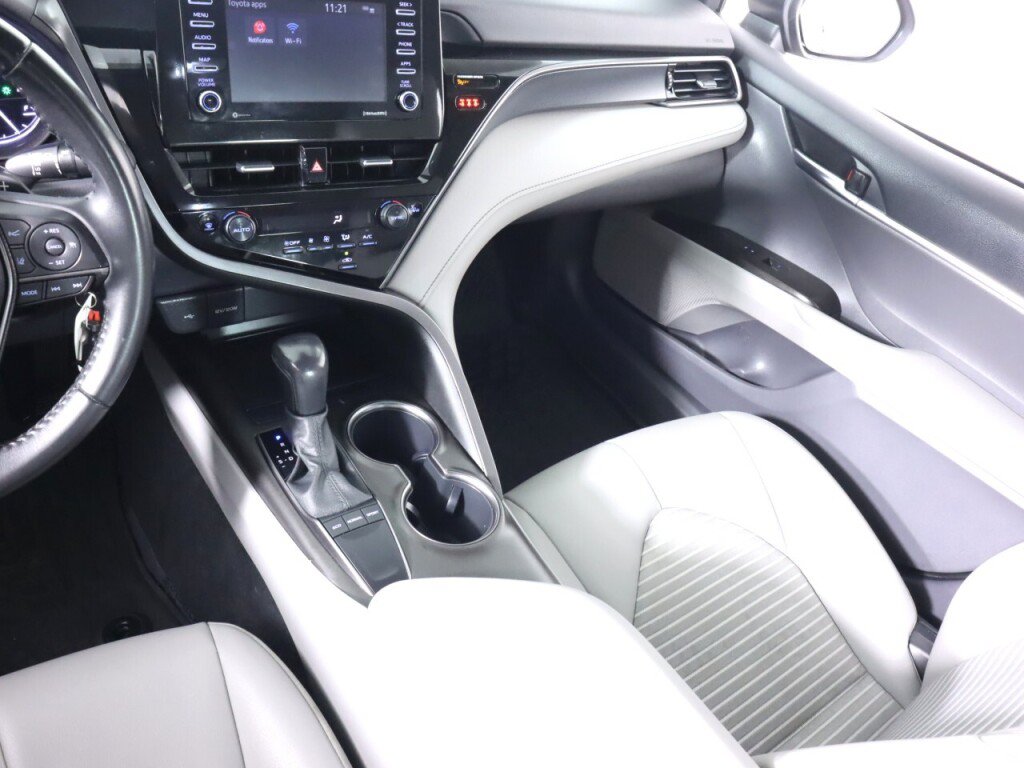 Used 2022 Toyota Camry SE FWD image 31
