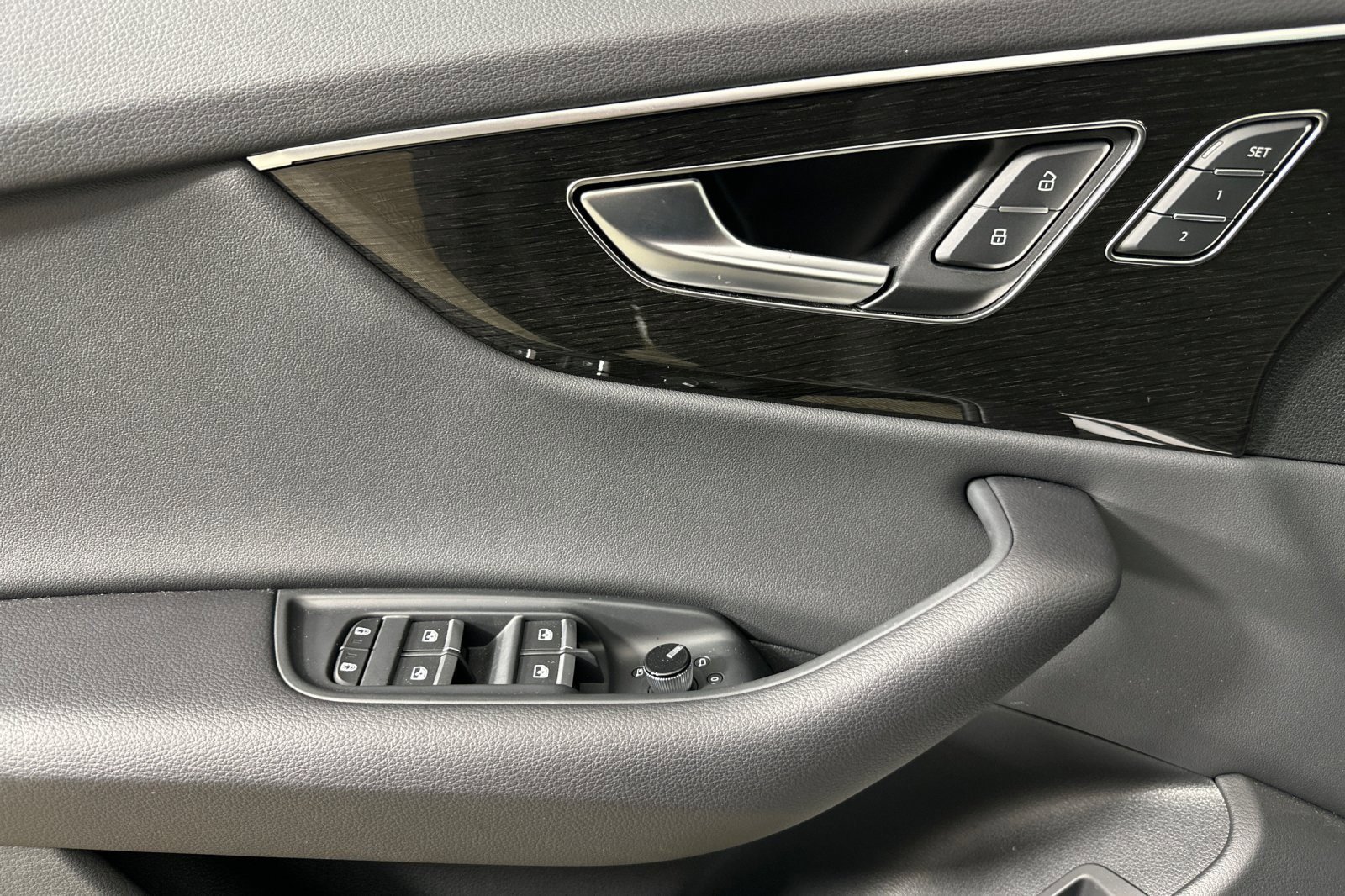 Used 2025 Audi Q8 Premium w/ Black Optic Package image 10