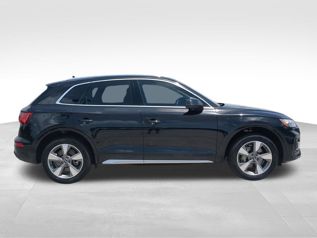 Used 2022 Audi Q5 2.0T Premium Plus w/ Premium Plus Package AWD/4WD image 2
