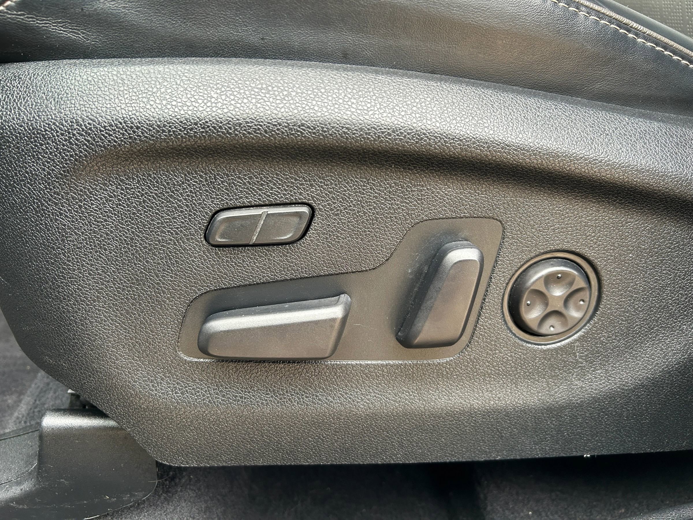 Used 2019 Kia Sorento SX image 13
