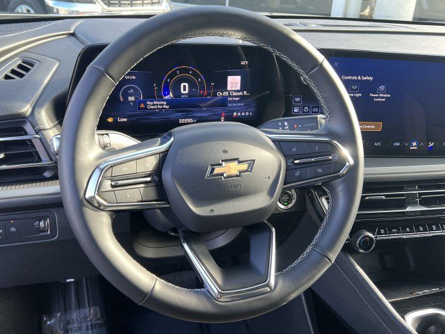 Used 2025 Chevrolet Traverse LT image 12