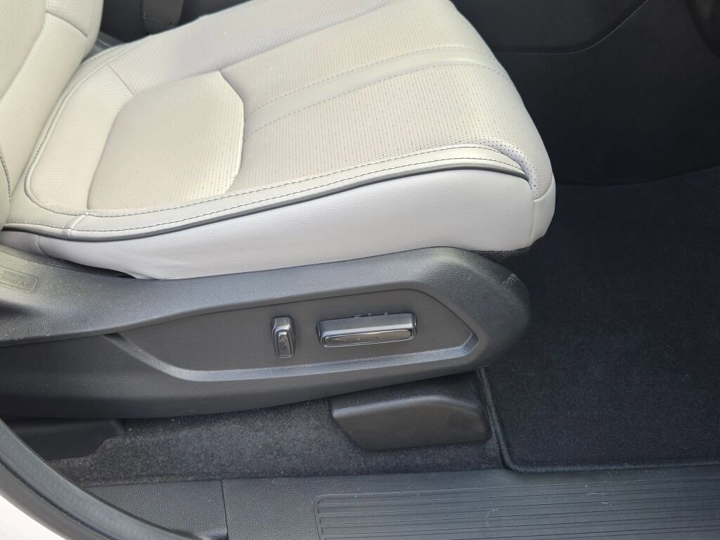 Used 2025 Honda Pilot Elite image 8