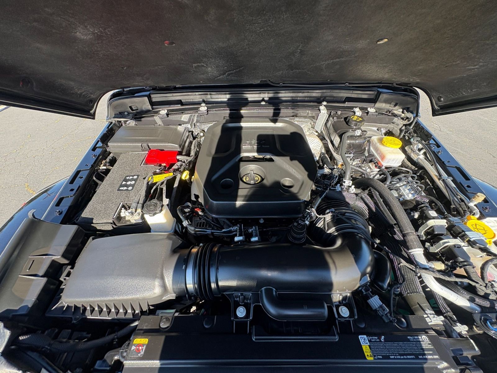 Used 2025 Jeep Wrangler Sahara AWD/4WD image 32