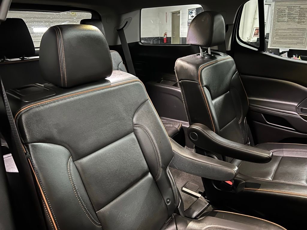 Used 2023 GMC Acadia AT4 w/ Technology Package image 17