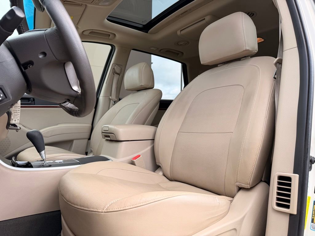 Used 2012 Hyundai Veracruz Limited w/ Entertainment Pkg image 27