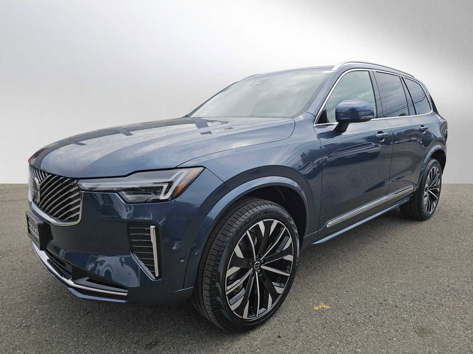 New 2026 Volvo XC90 B5 Plus w/ Protection Package AWD/4WD image 7