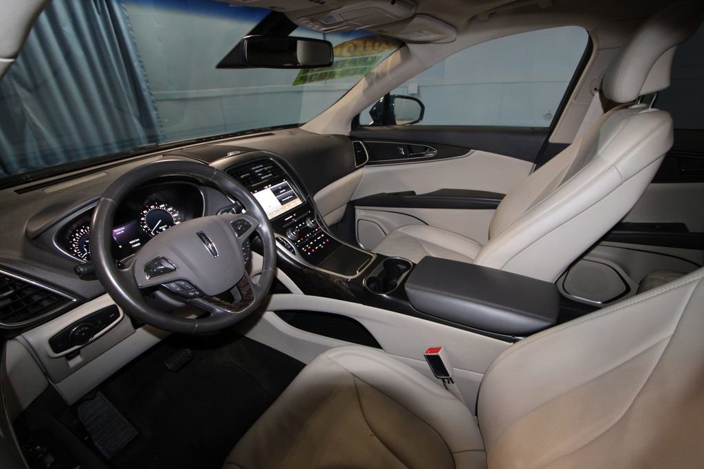 Used 2016 Lincoln MKX Reserve w/ Driver Assistance Package image 2