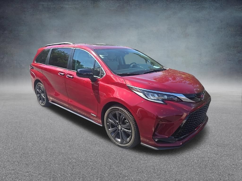 Used 2021 Toyota Sienna XSE w/ XSE Plus Package FWD image 2