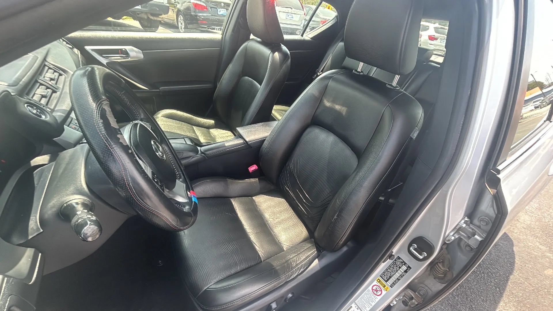 Used 2013 Lexus CT 200h w/ F Sport Pkg w/Nuluxe Trim FWD image 3