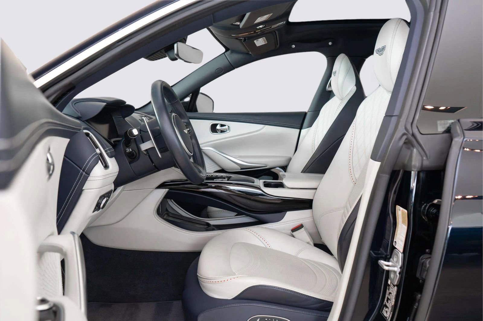 Used 2023 Aston Martin DBX AWD/4WD image 11