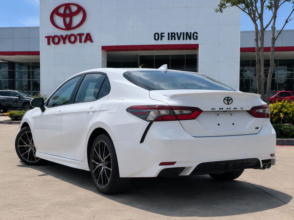 Used 2024 Toyota Camry SE FWD image 2