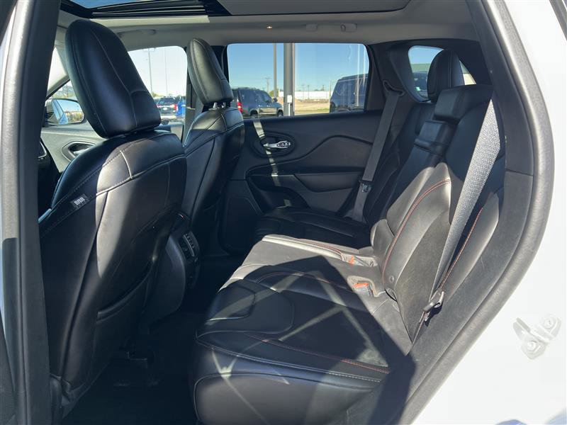 Used 2019 Jeep Cherokee Trailhawk w/ Comfort/Convenience Group image 14