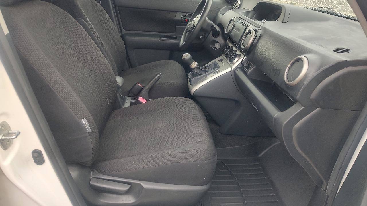 Used 2010 Scion xB FWD image 23