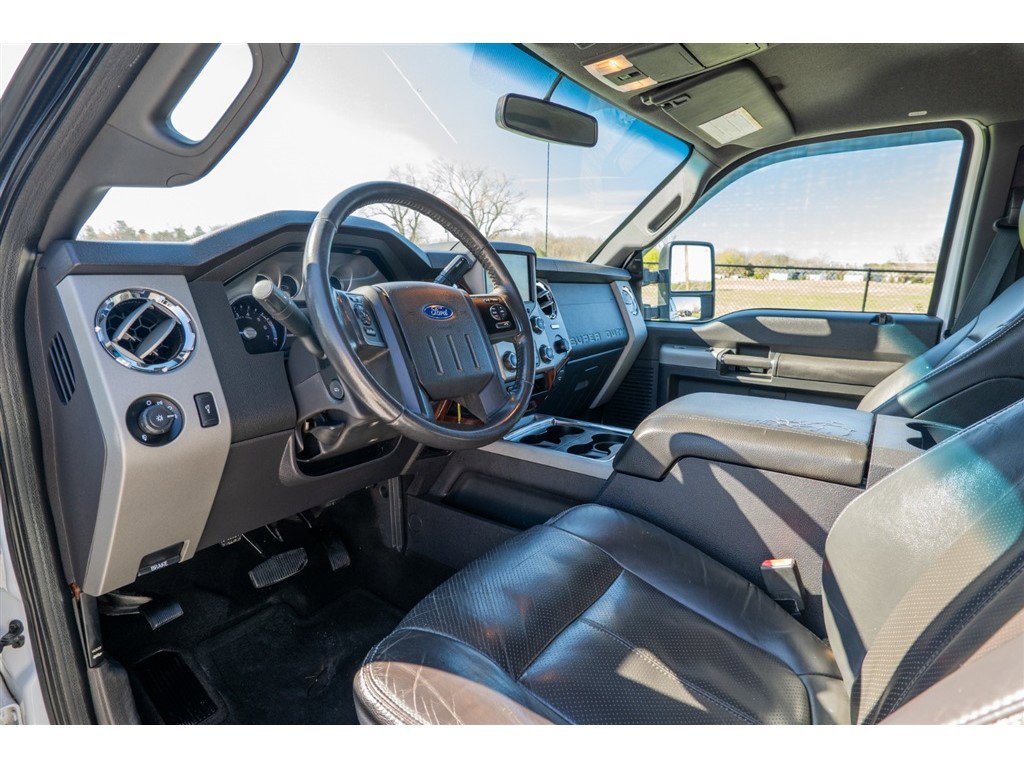 Used 2014 Ford F250 Lariat w/ Lariat Interior Package image 9